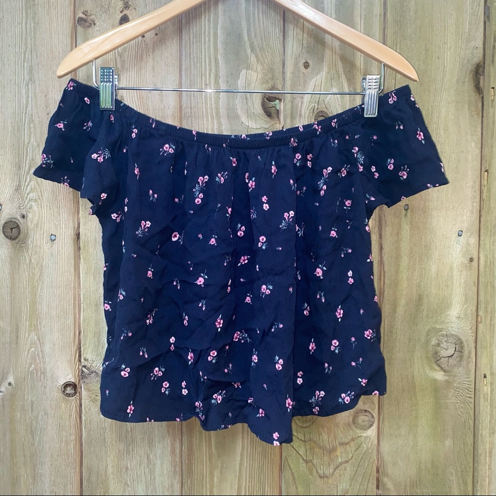 🌹4/16🌹Floral off the shoulder tee top